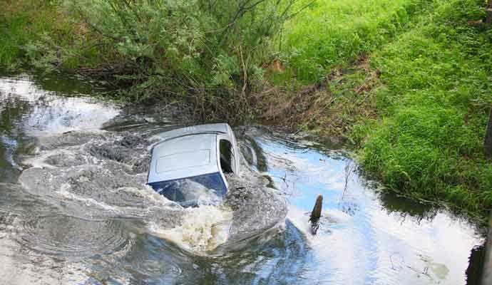 Sinking car in the water