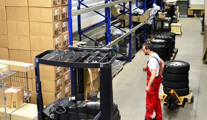 UK same day delivery warehouse for spare parts for repairing cars
