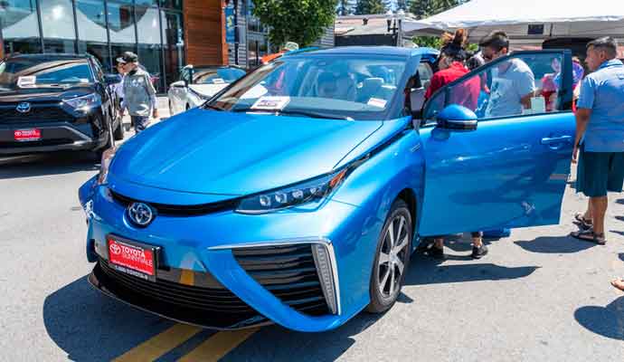 toyota mirai fuel cell car