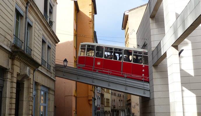 Same Day Courier Lyon tram